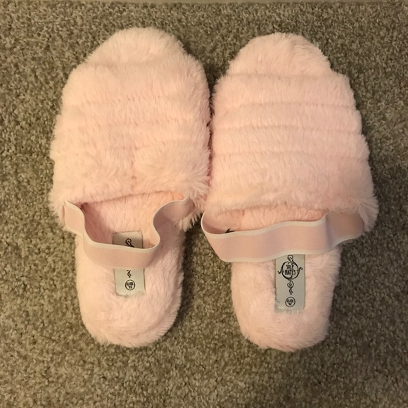 Soulmates Shoes - NWOT Light Pink Slippers